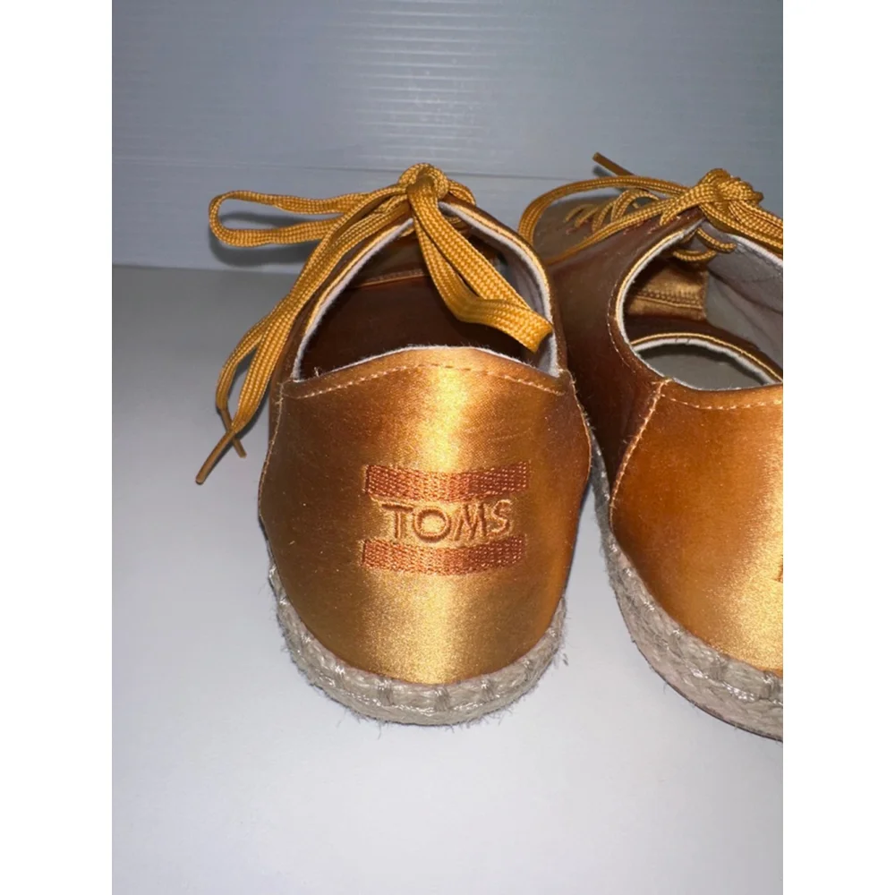 Women's TOMS Gold Satin Espadrille Sneakers US 7 with Beige Jute Sole - Picture 4 of 16